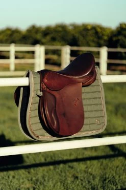 Horze Munich All Purpose Saddle Pad With Metallic Detail -Sports - Horse Equipment Shop 17402 OVGR 4
