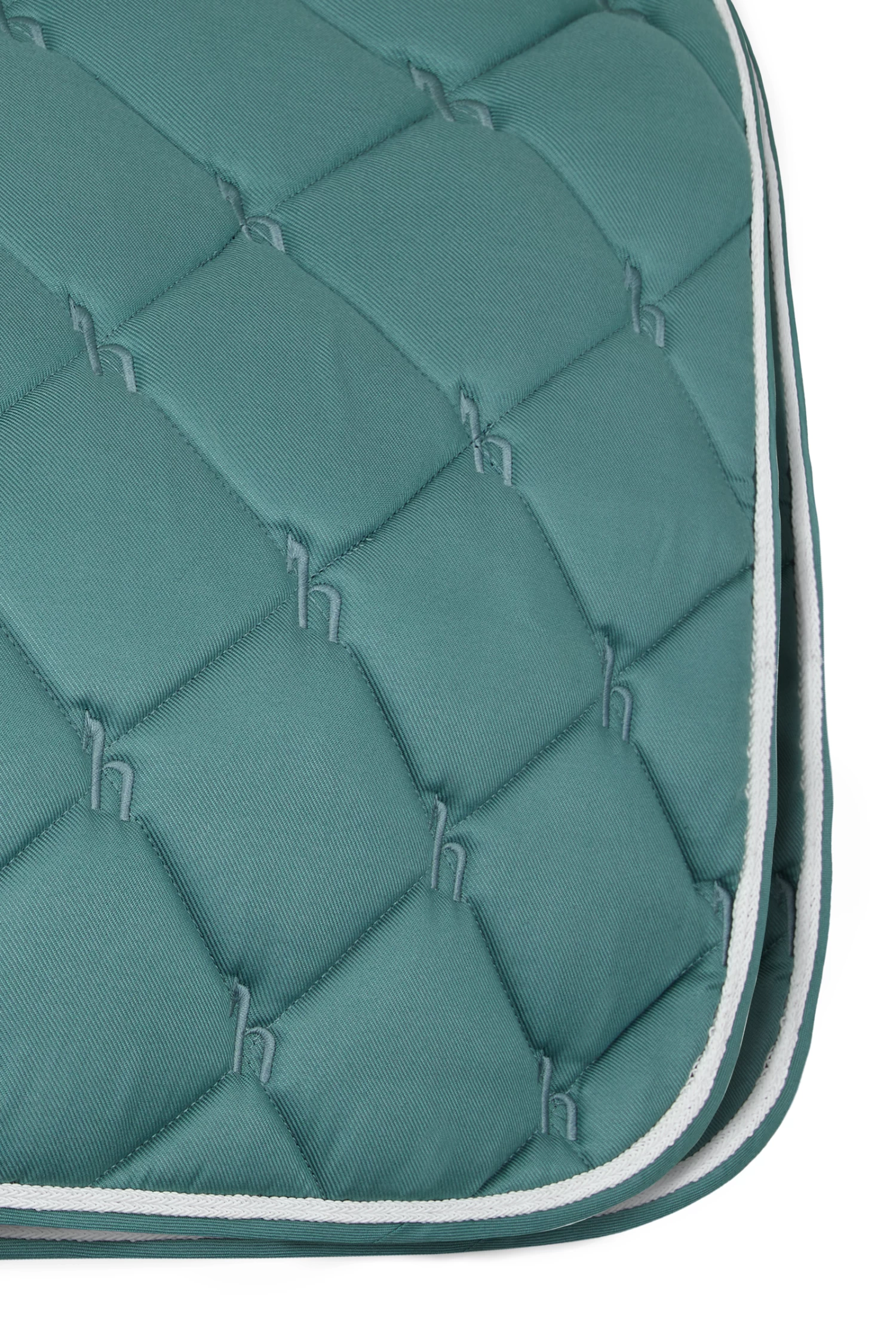 Horze Ghent All Purpose Saddle Pad With Faux Fur 4 Horze Ghent All Purpose Saddle Pad With Faux Fur - Image 2