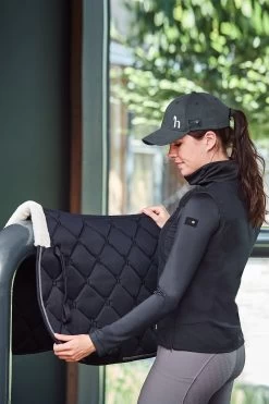 Horze Ghent All Purpose Saddle Pad With Faux Fur 23 Horze Ghent All Purpose Saddle Pad With Faux Fur -Sports - Horse Equipment Shop 17406 VDB 4