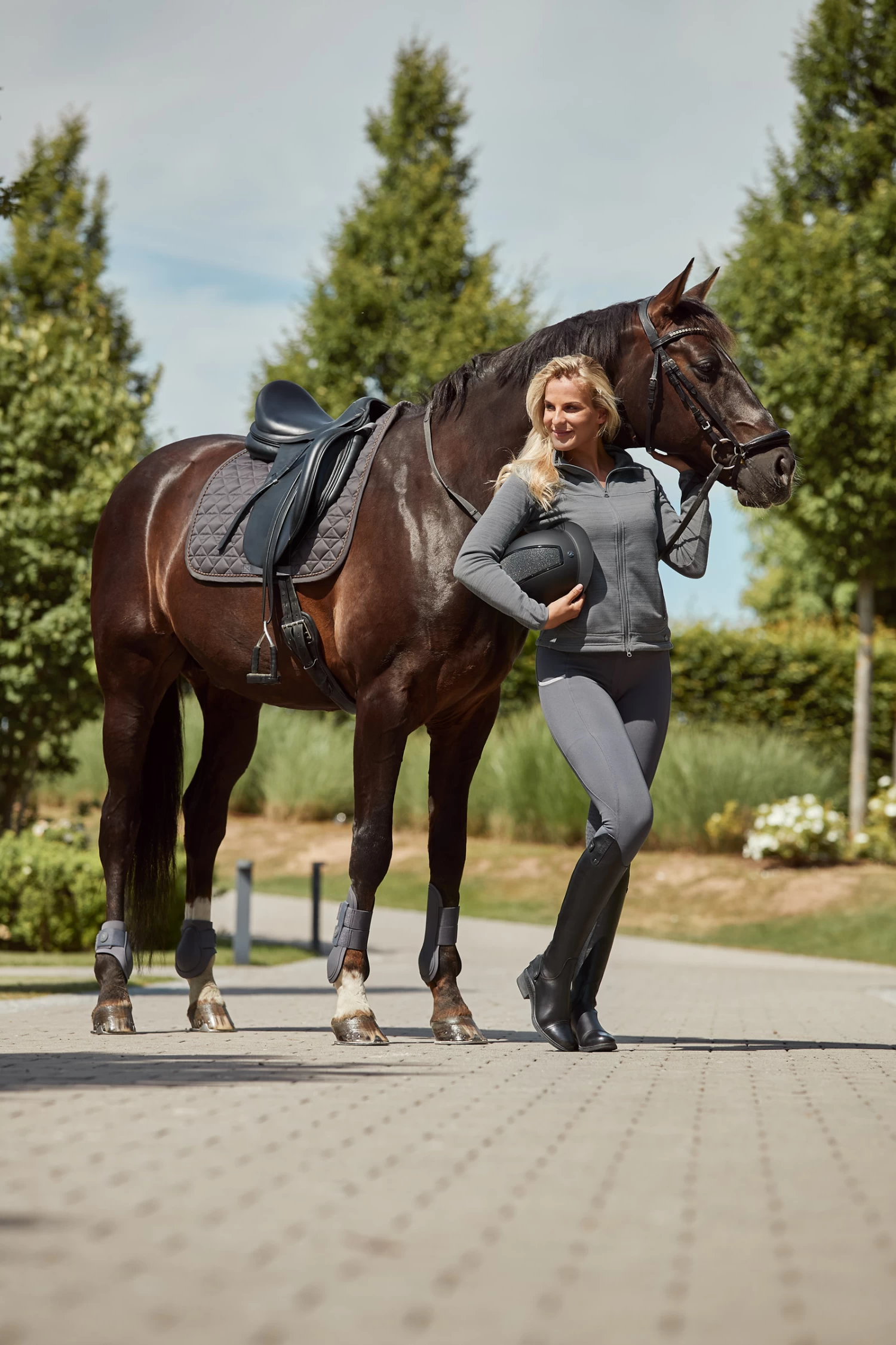 Horze Coventry Dressage Saddle Pad 5 Horze Coventry Dressage Saddle Pad - Image 3