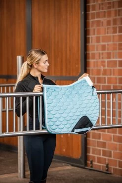 Horze Geneva All Purpose Saddle Pad With Faux Fur -Sports - Horse Equipment Shop 17426 SIB 4