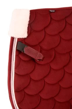 Horze Geneva All Purpose Saddle Pad With Faux Fur -Sports - Horse Equipment Shop 17426 mwre 02
