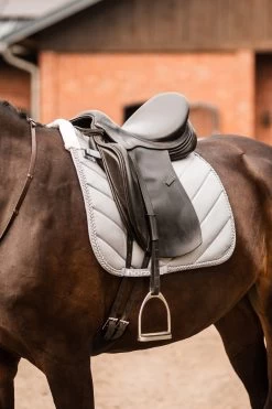 Horze Victoria Dressage Saddle Pad 25 Horze Victoria Dressage Saddle Pad -Sports - Horse Equipment Shop 17430 twg 04