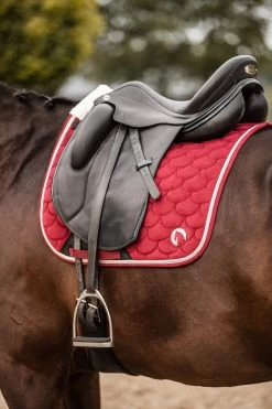 Horze Geneva Dressage Saddle Pad With Faux Fur -Sports - Horse Equipment Shop 17436 MWRE 4