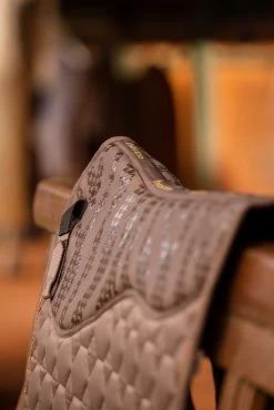 Horze Kenya Dressage Saddle Pad -Sports - Horse Equipment Shop 17454 753 07