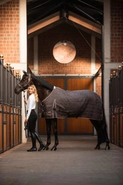 Horze Lucerne Stable Rug, 50g -Sports - Horse Equipment Shop 24391 080 06