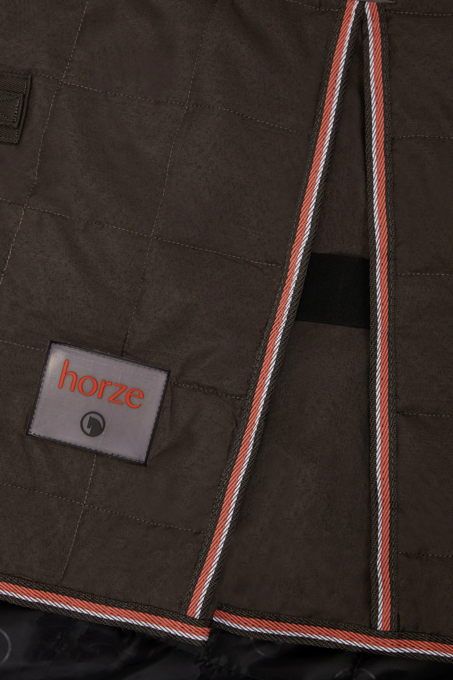 Horze Lucerne Stable Rug, 150g 6 Horze Lucerne Stable Rug, 150g - Image 4