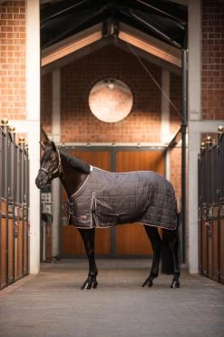 Horze Lucerne Stable Rug, 250g -Sports - Horse Equipment Shop 24394 080 05
