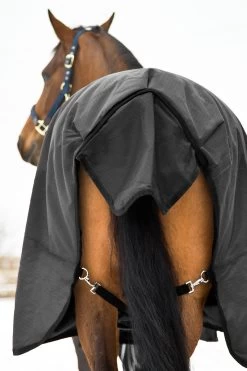 Horze Nevada Medium Weight Turnout Rug, 200g 29 Horze Nevada Medium Weight Turnout Rug, 200g -Sports - Horse Equipment Shop 24574 bl 05