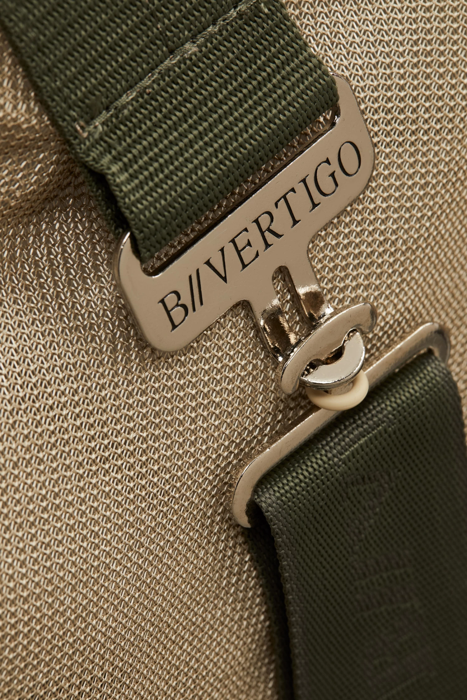 B Vertigo Jordan Combi Turnout Mesh Rug With Detachable Neck 6 B Vertigo Jordan Combi Turnout Mesh Rug With Detachable Neck - Image 4