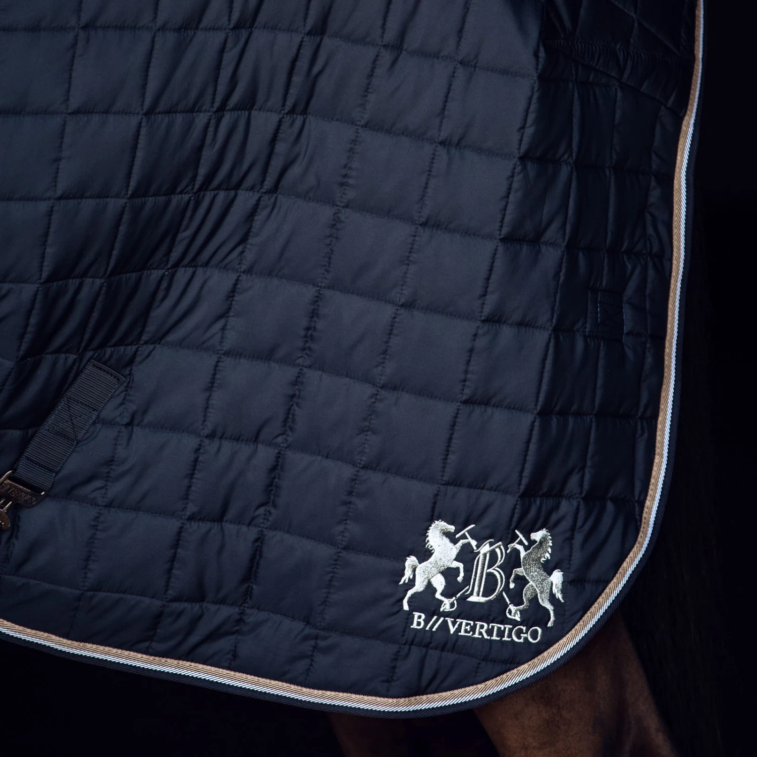 B Vertigo Theo Stable Rug, 150g 11 B Vertigo Theo Stable Rug, 150g - Image 9